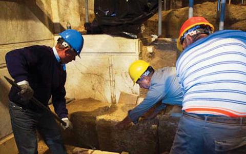 Σήμερα το μεσημέρι αναμένονται νέες ανακοινώσεις για τον αρχαίο τύμβο 